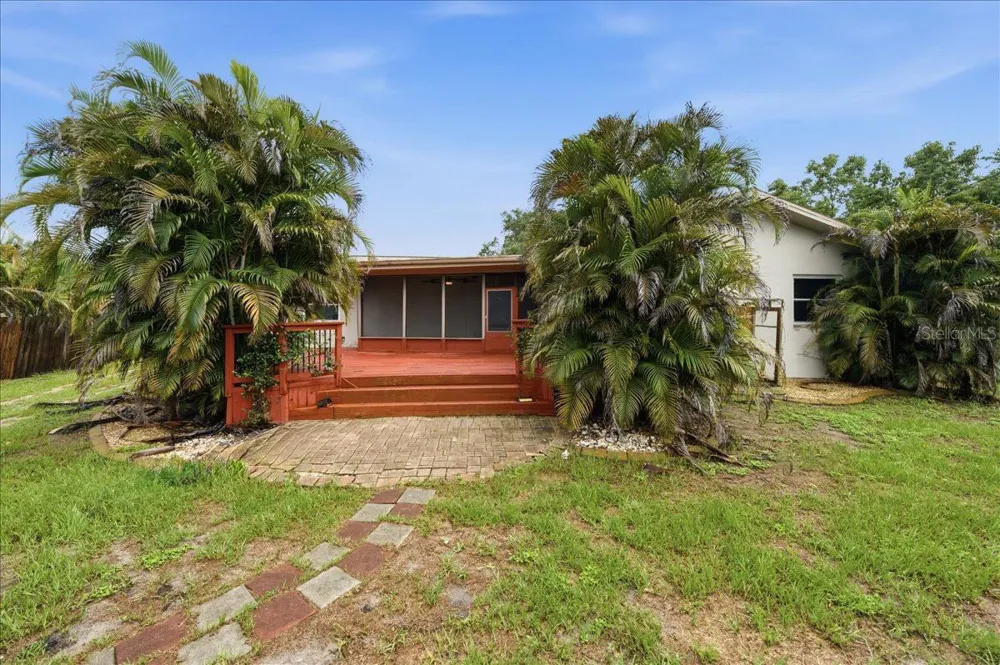 1221 E LIME STREET Tarpon Springs, FL 34689