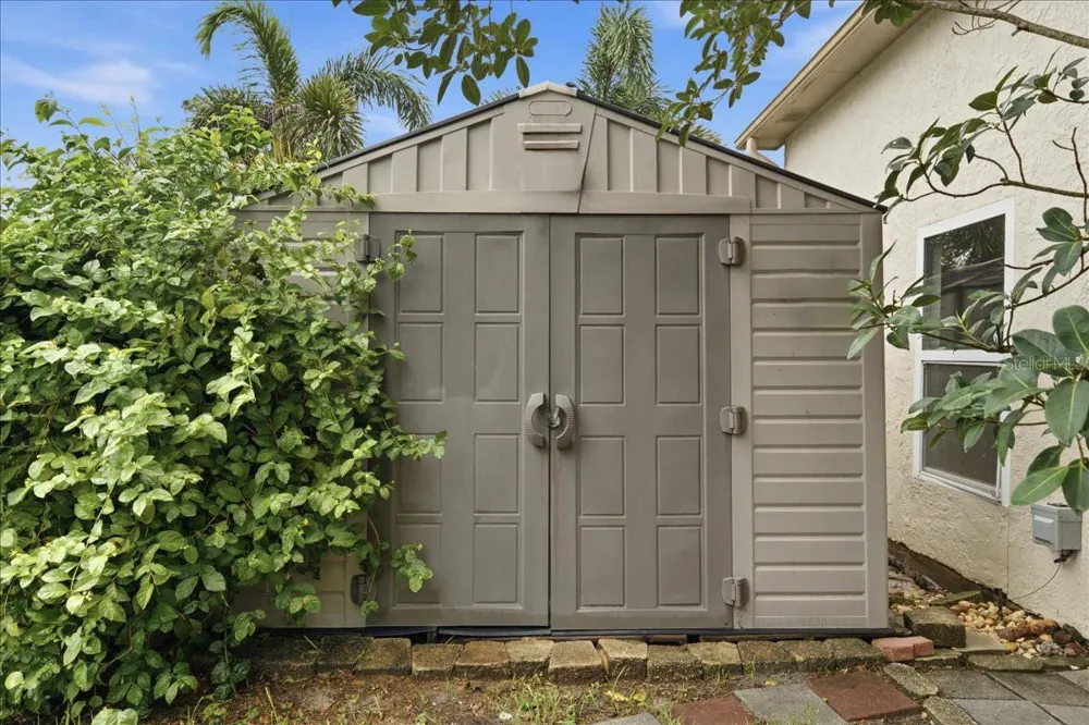 1221 E LIME STREET Tarpon Springs, FL 34689