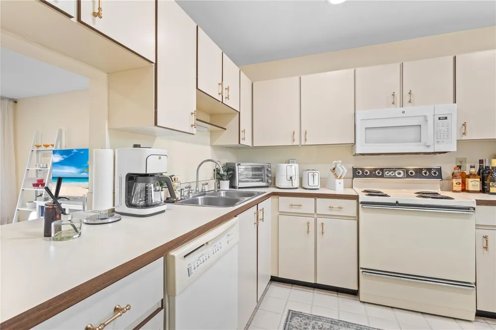 3620 IRONWOOD CIRCLE #302O Bradenton, FL 34209