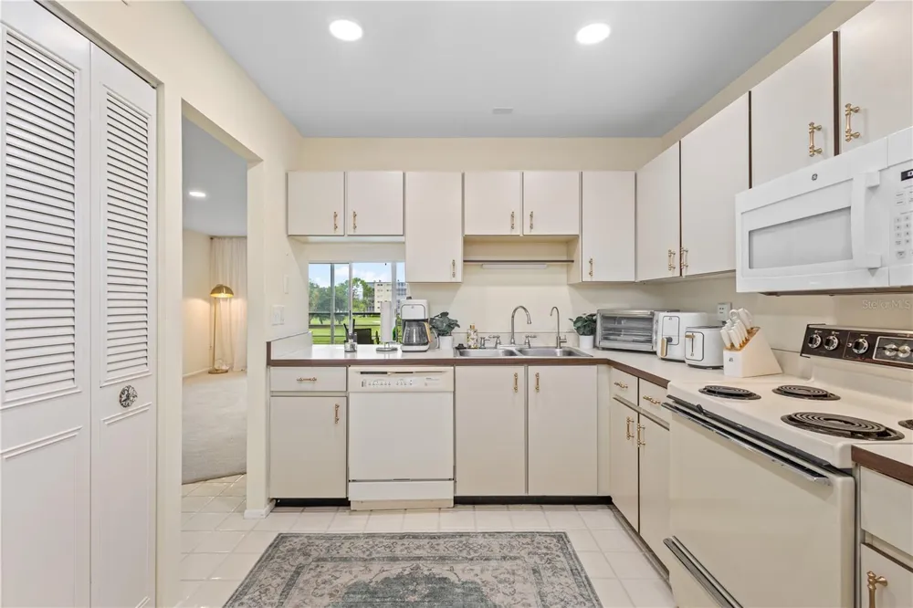 3620 IRONWOOD CIRCLE #302O Bradenton, FL 34209