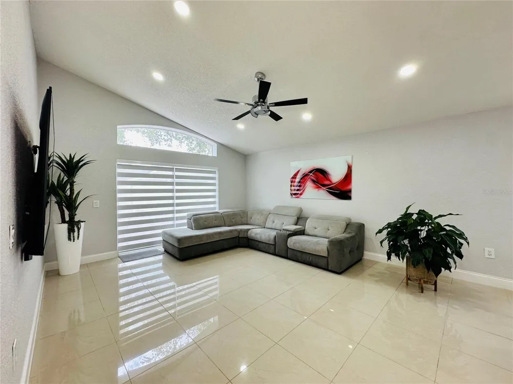 8885 PALISADES BEACH AVENUE Orlando, FL 32829