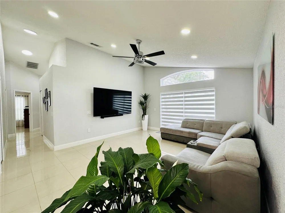 8885 PALISADES BEACH AVENUE Orlando, FL 32829