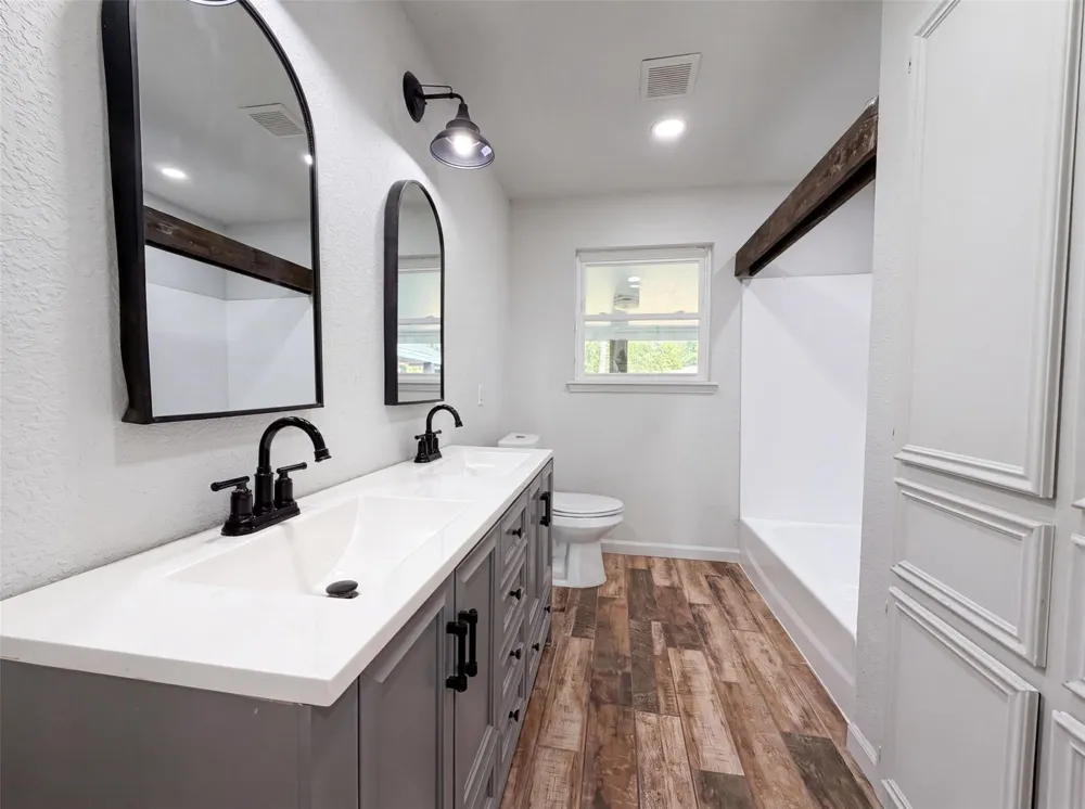118 S Ringgold Street West Columbia, TX 77486