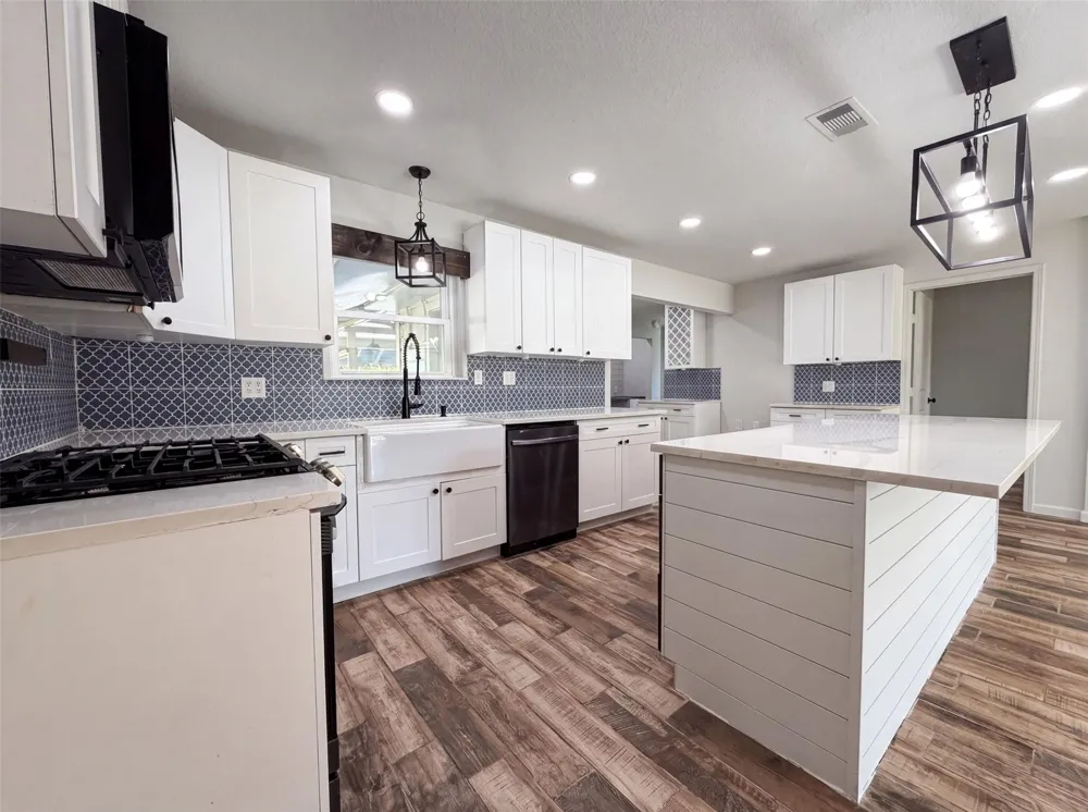 118 S Ringgold Street West Columbia, TX 77486