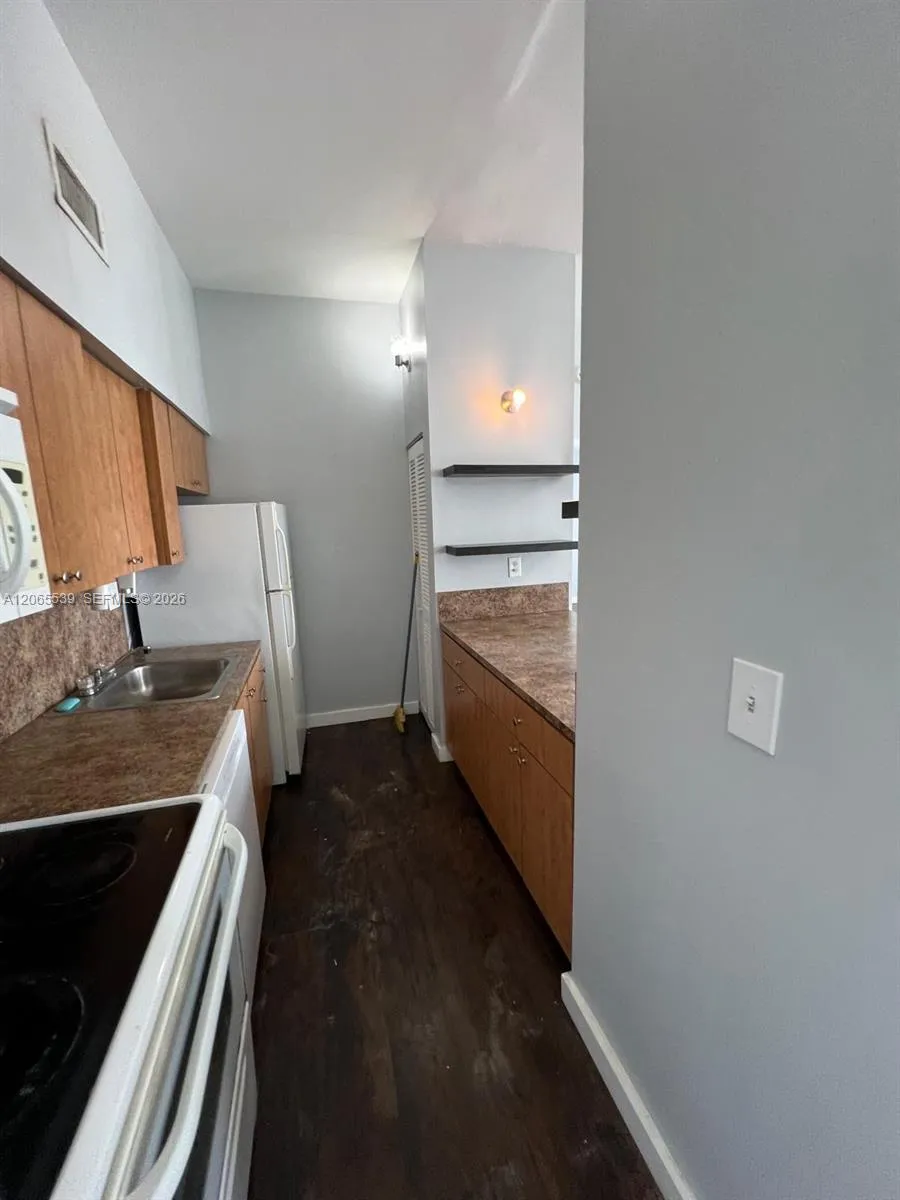 7400 W 20th Ave #111 Hialeah, FL 33016