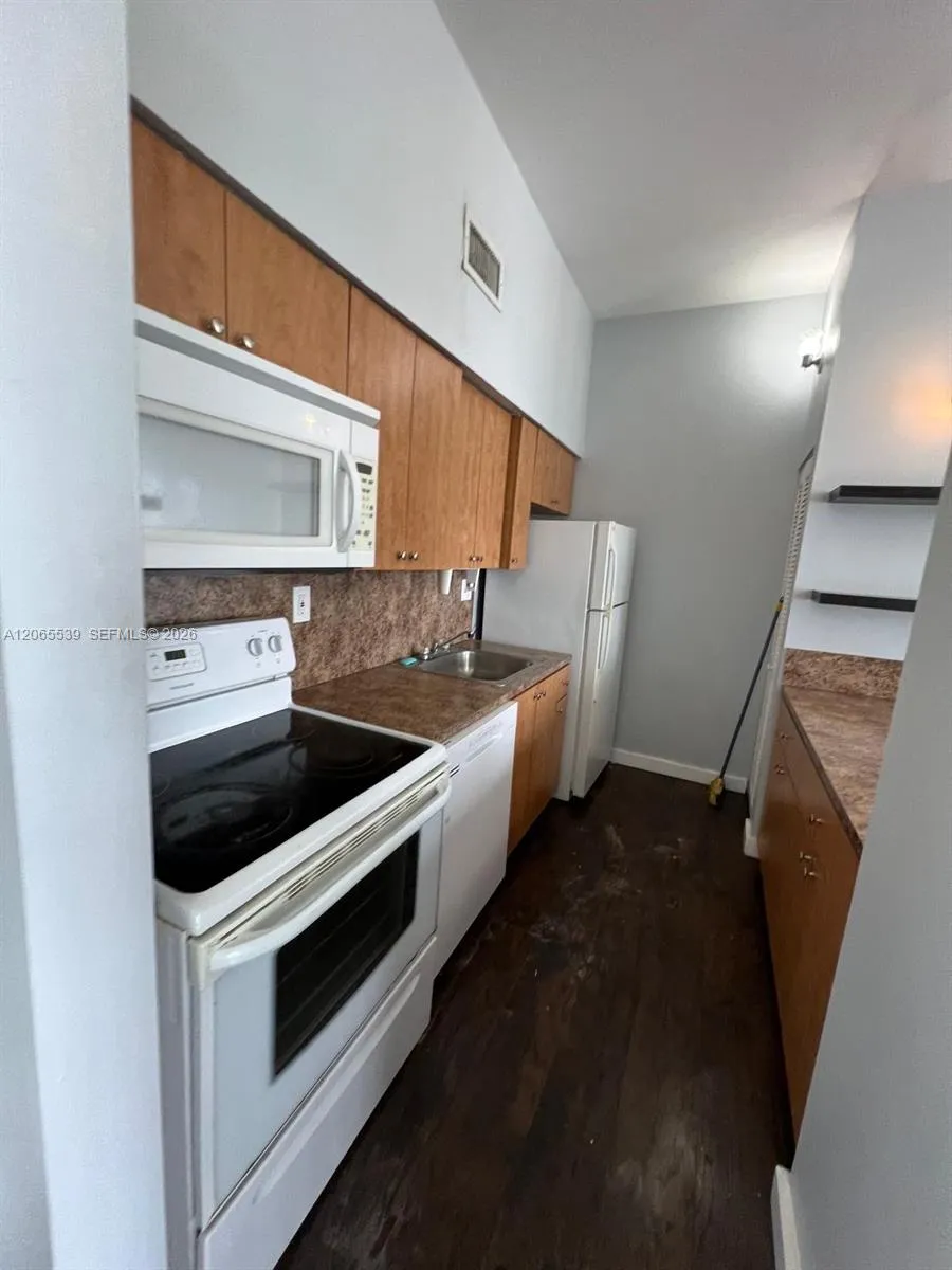 7400 W 20th Ave #111 Hialeah, FL 33016