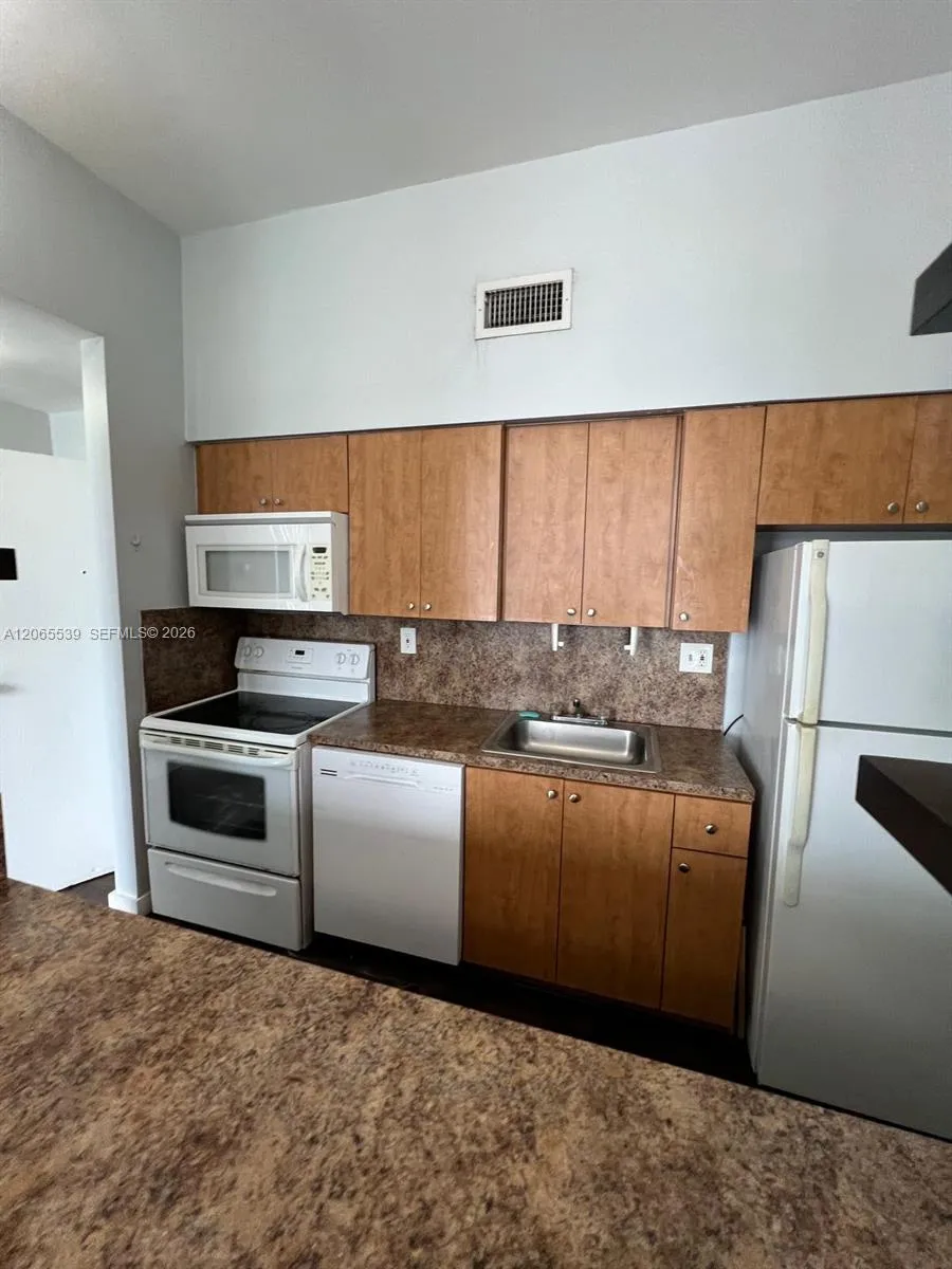 7400 W 20th Ave #111 Hialeah, FL 33016