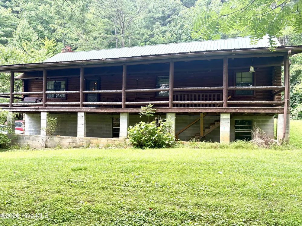 913 Franks Creek Road Robbinsville, NC 28771