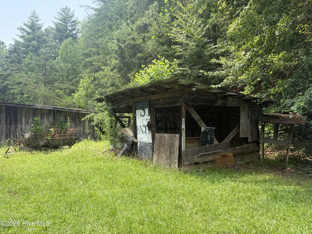 913 Franks Creek Road Robbinsville, NC 28771