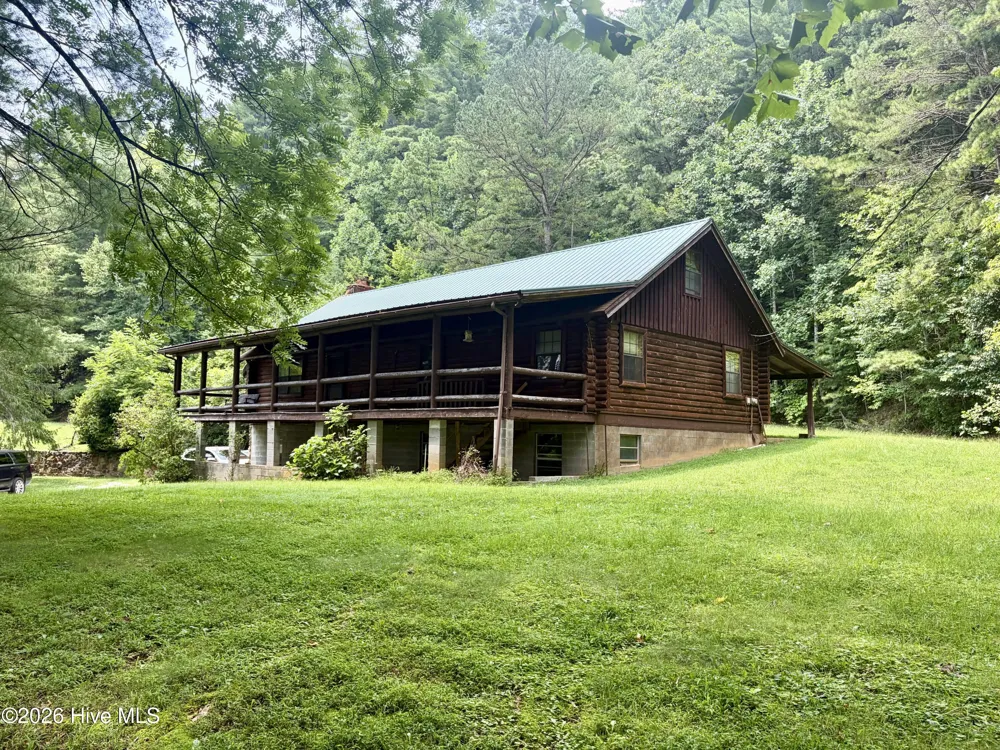 913 Franks Creek Road Robbinsville, NC 28771