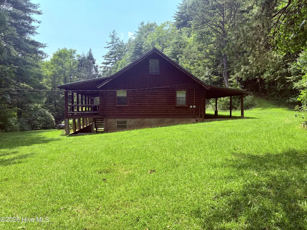 913 Franks Creek Road Robbinsville, NC 28771