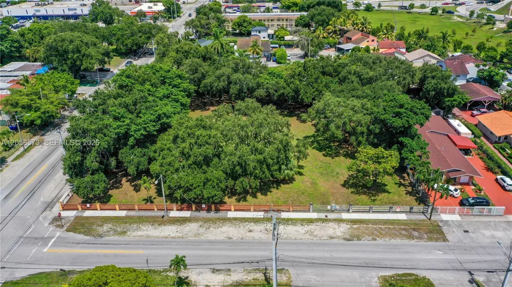 2810 NW 14th St Miami, FL 33125
