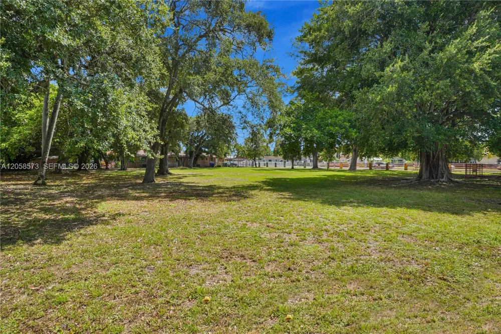 2810 NW 14th St Miami, FL 33125