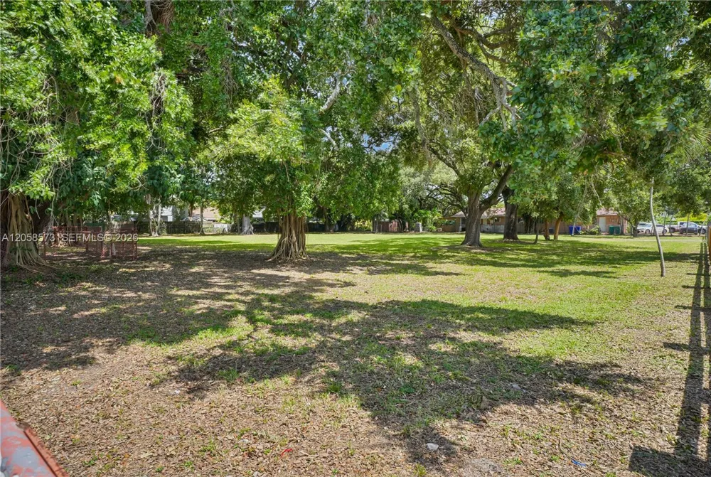 2810 NW 14th St Miami, FL 33125