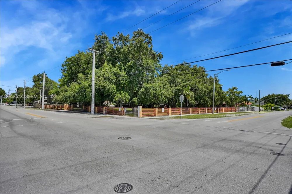 2810 NW 14th St Miami, FL 33125