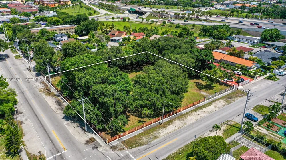 2810 NW 14th St Miami, FL 33125