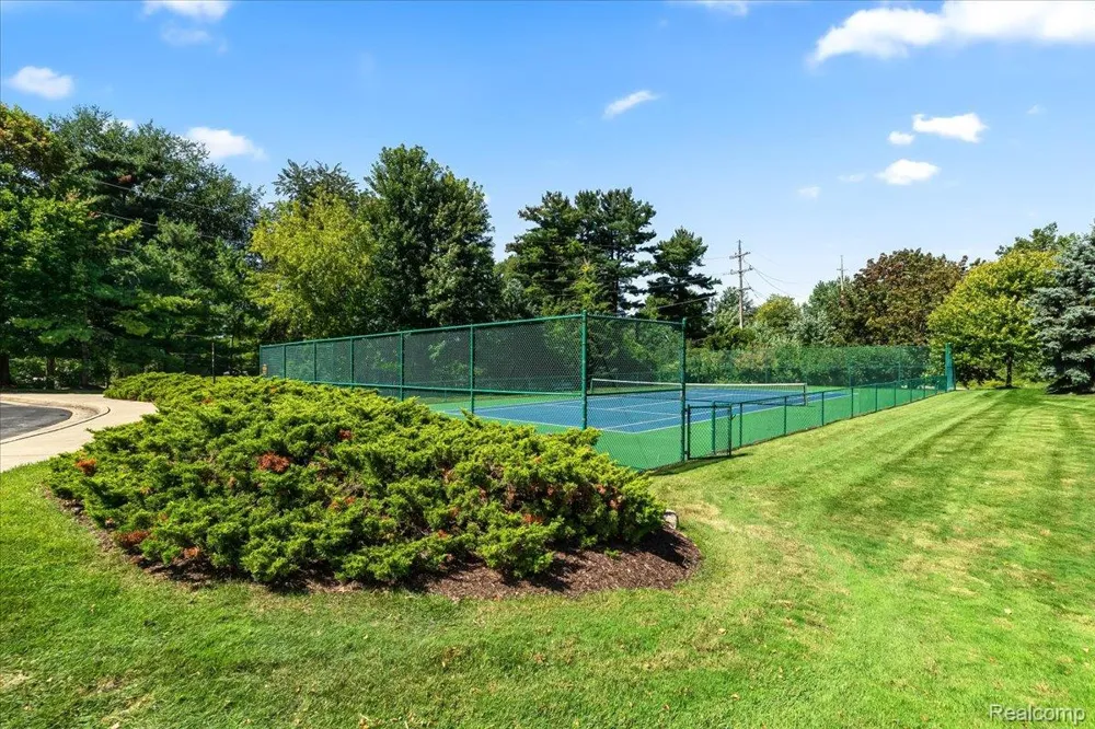 242 Hartford Way Brighton City, MI 48116