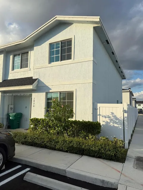 1020 NW 5th Ter