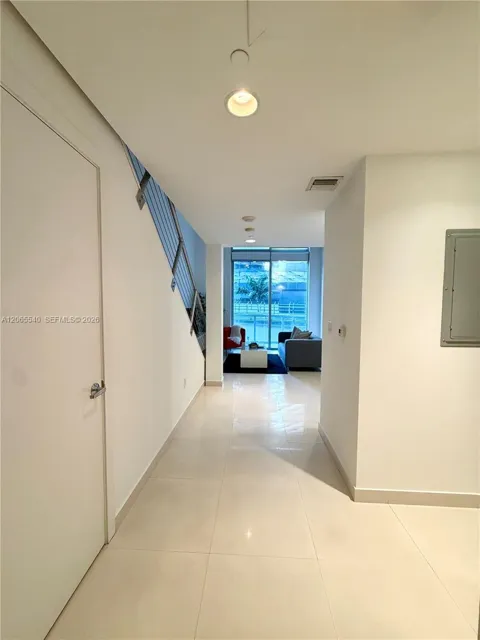 1050 Brickell Ave #206