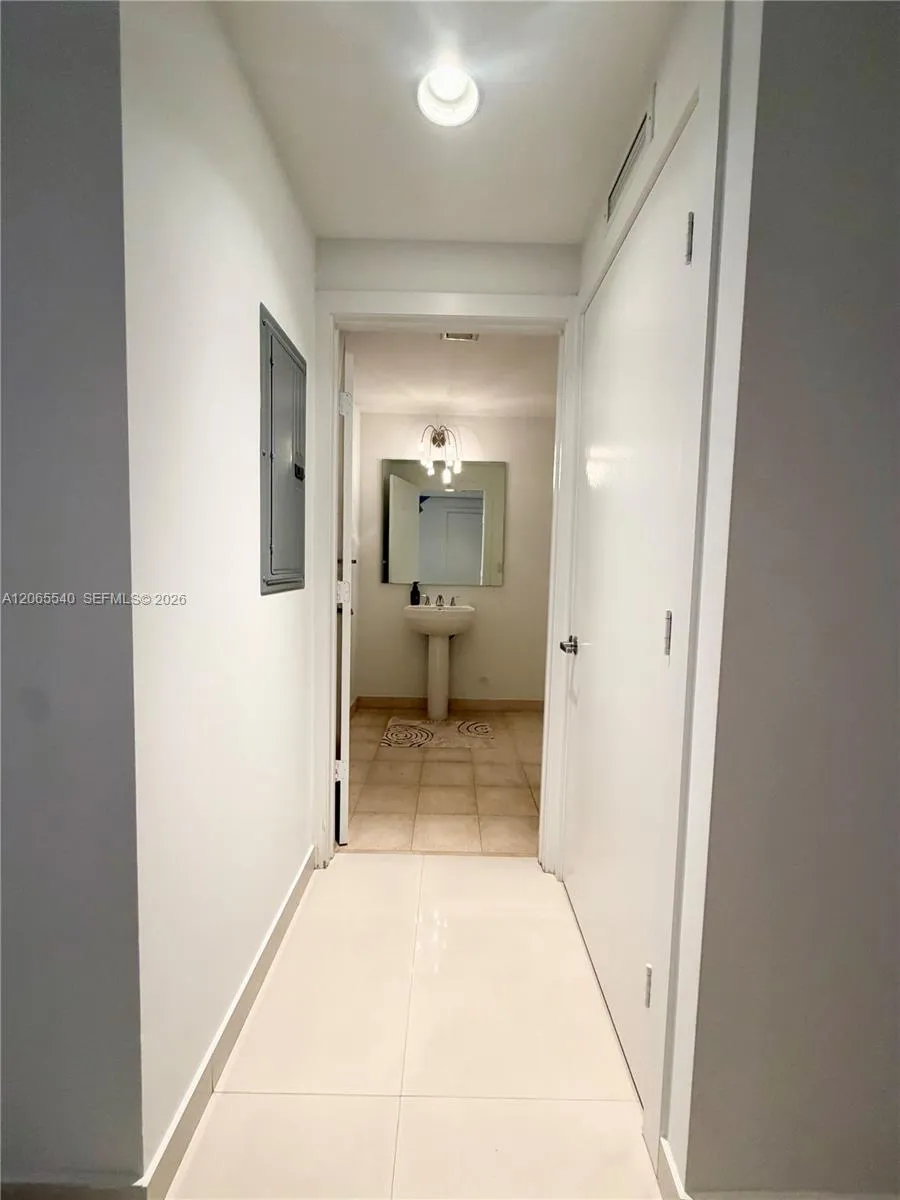 1050 Brickell Ave #206 Miami, FL 33131
