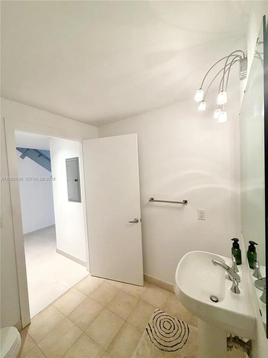 1050 Brickell Ave #206 Miami, FL 33131