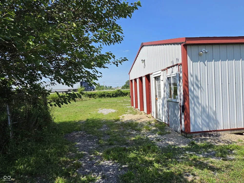 9020 W 650 S Knightstown, IN 46148