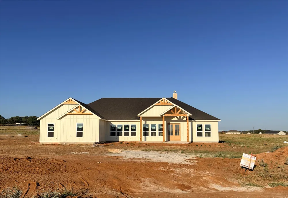 Three Quarter Loop Poolville, TX 76487