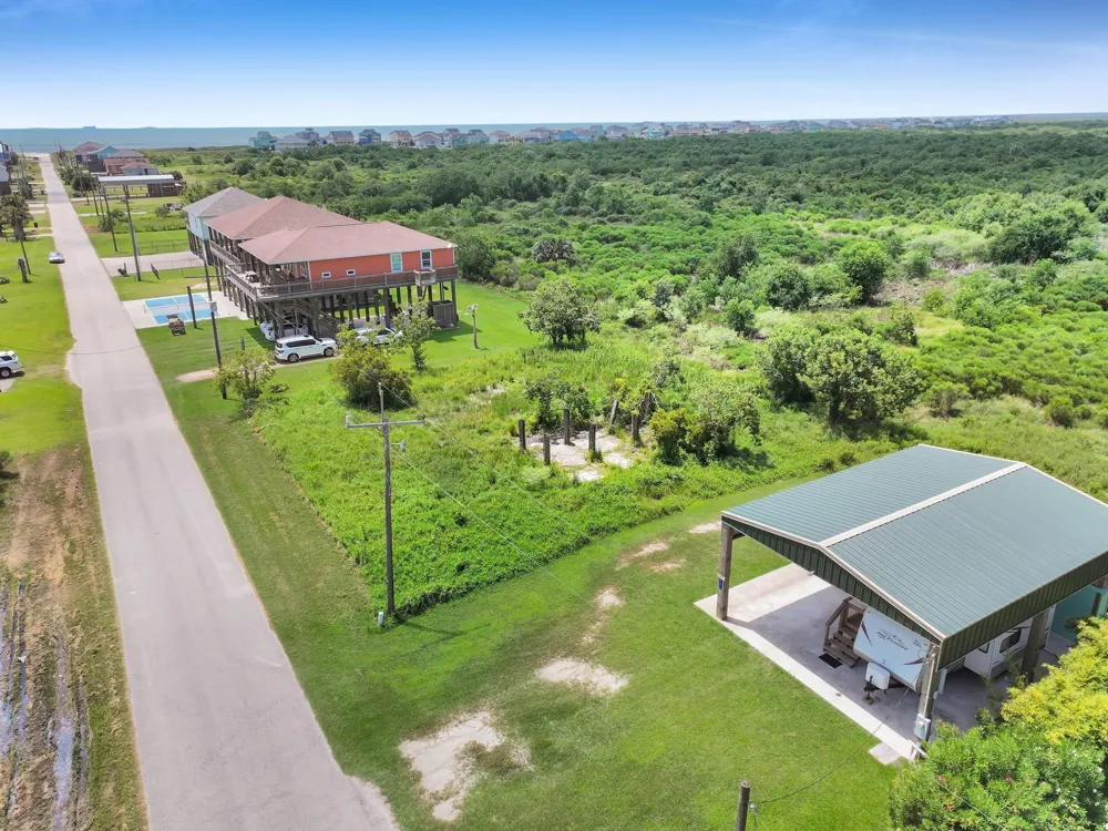 937 Magnolia Crystal Beach, TX 77650