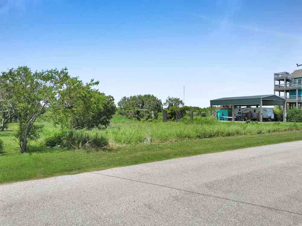937 Magnolia Crystal Beach, TX 77650
