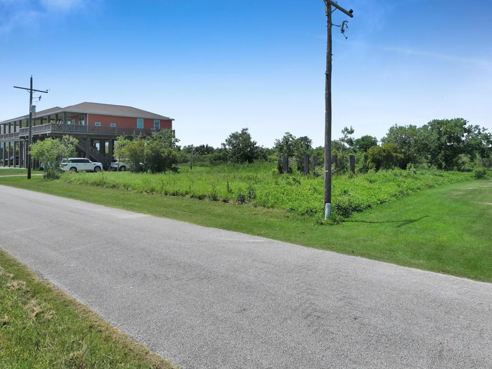 937 Magnolia Crystal Beach, TX 77650