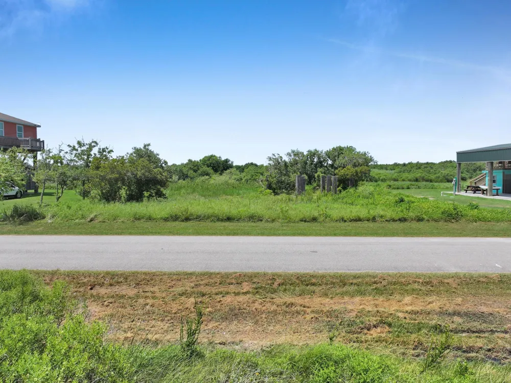 937 Magnolia Crystal Beach, TX 77650