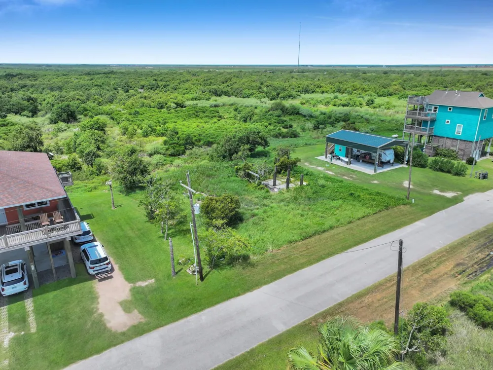 937 Magnolia Crystal Beach, TX 77650