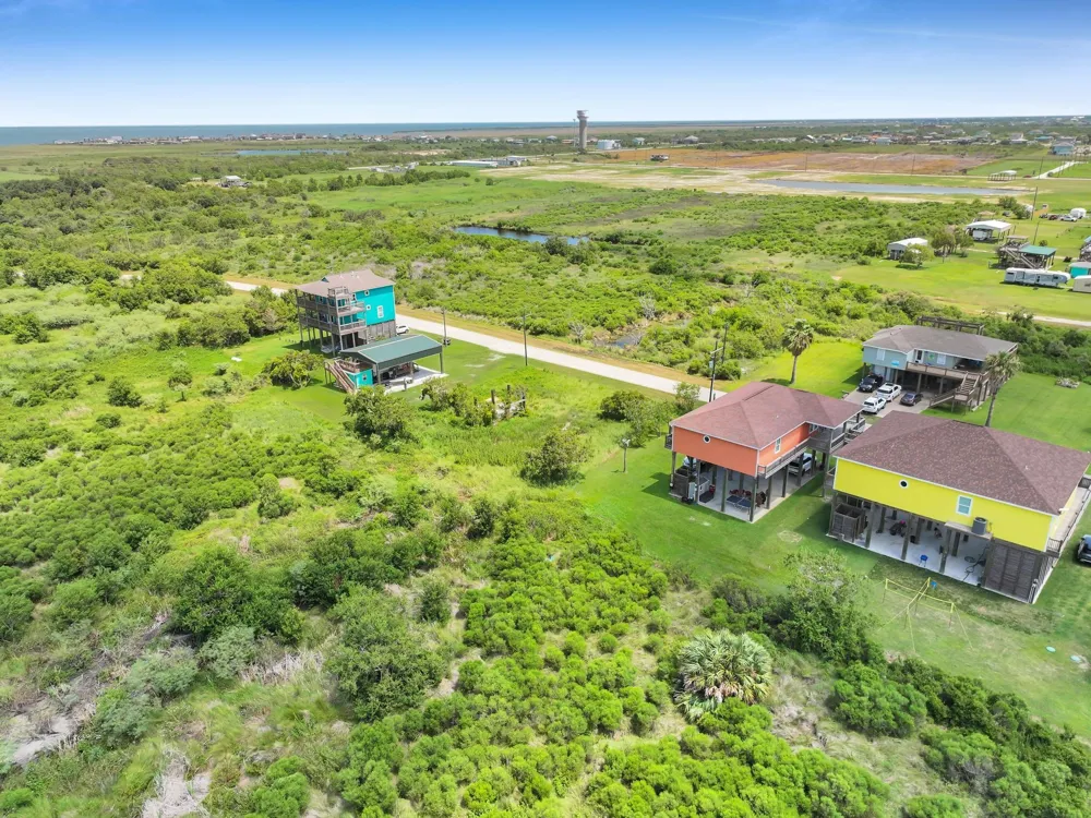 937 Magnolia Crystal Beach, TX 77650