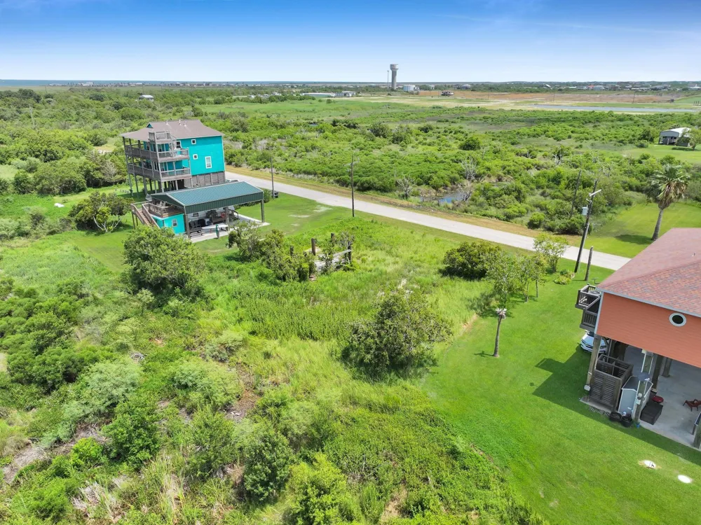 937 Magnolia Crystal Beach, TX 77650