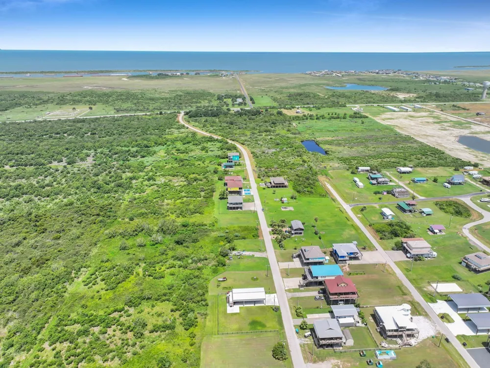 937 Magnolia Crystal Beach, TX 77650