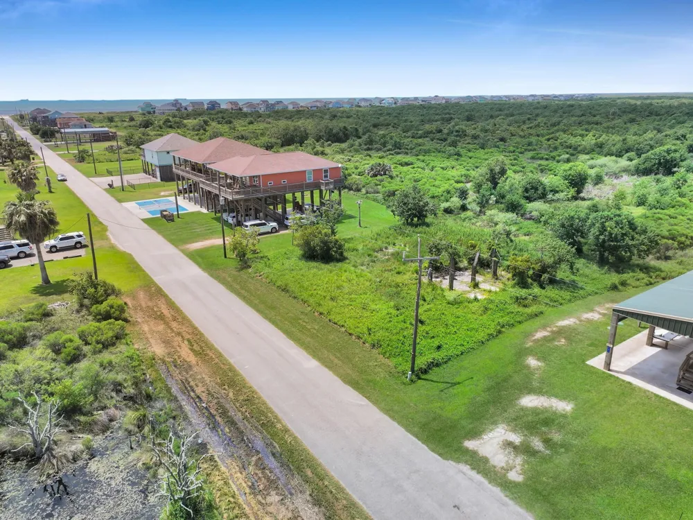937 Magnolia Crystal Beach, TX 77650