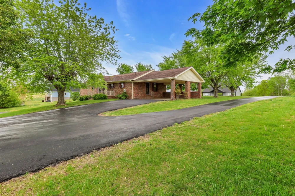 5245 Galen Rd Lafayette, TN 37083