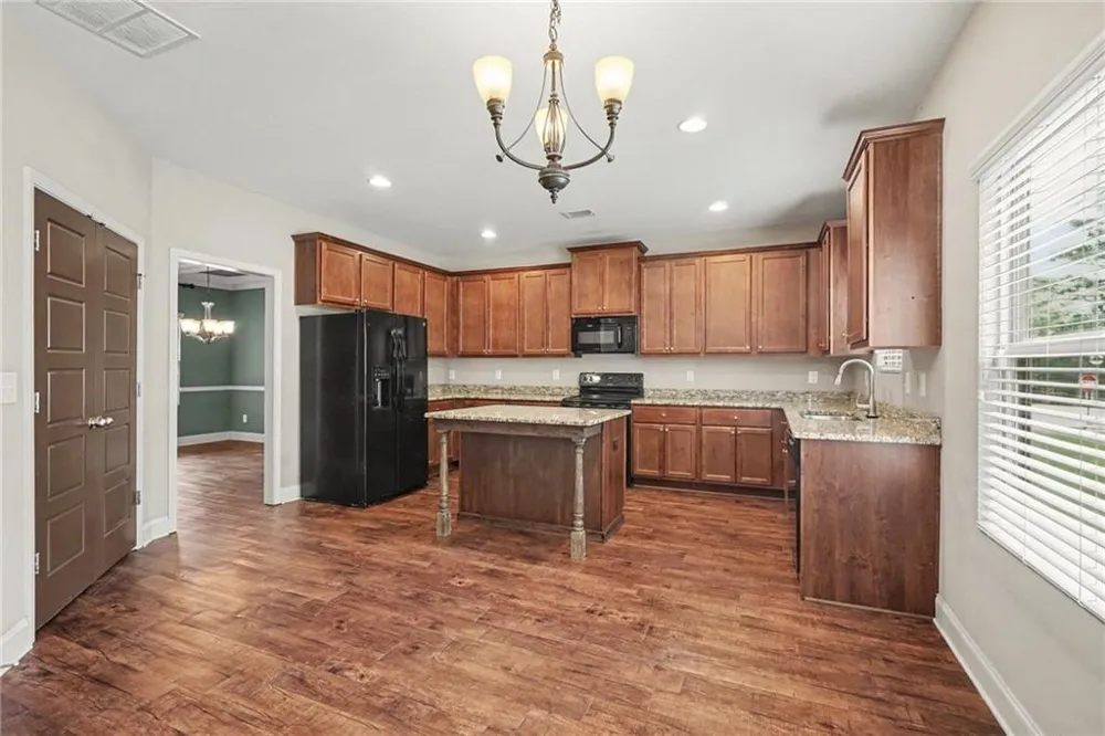611 Little Bluestem Trail Hoschton, GA 30548