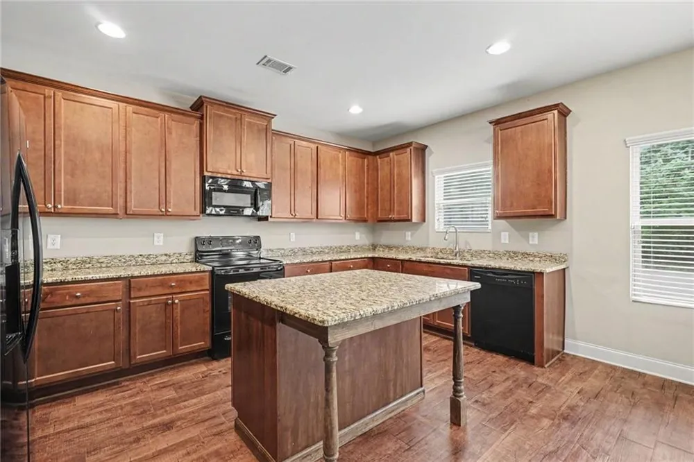 611 Little Bluestem Trail Hoschton, GA 30548