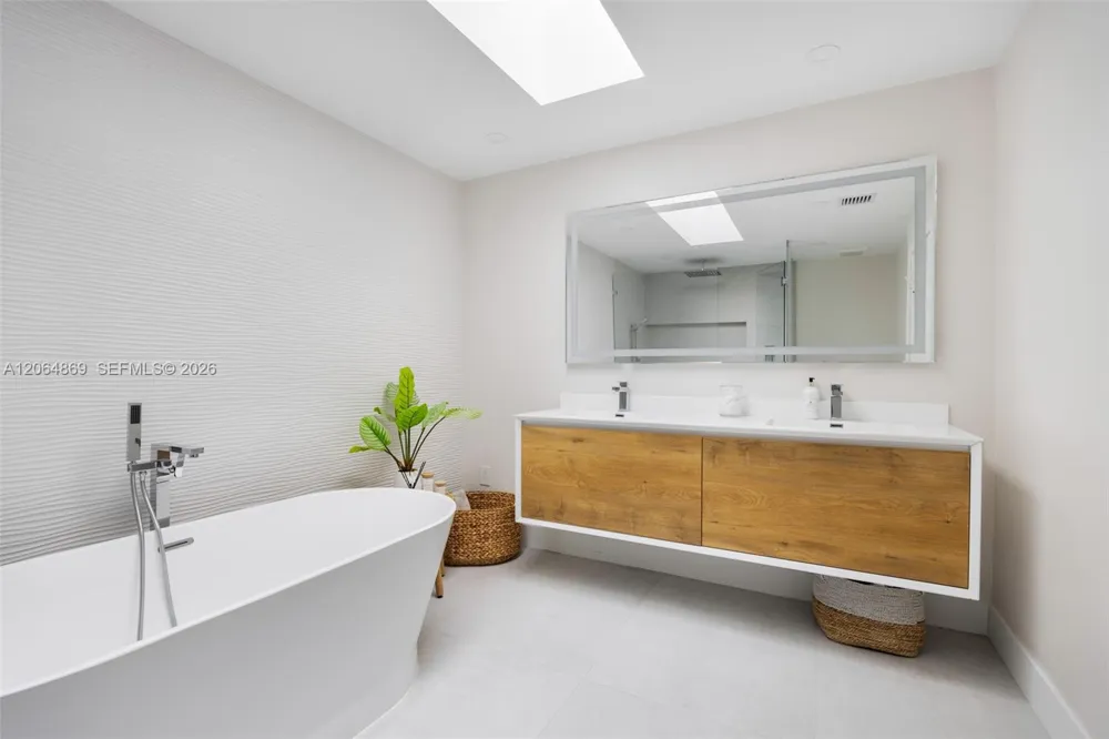 5230 NW 104th Ct Doral, FL 33178