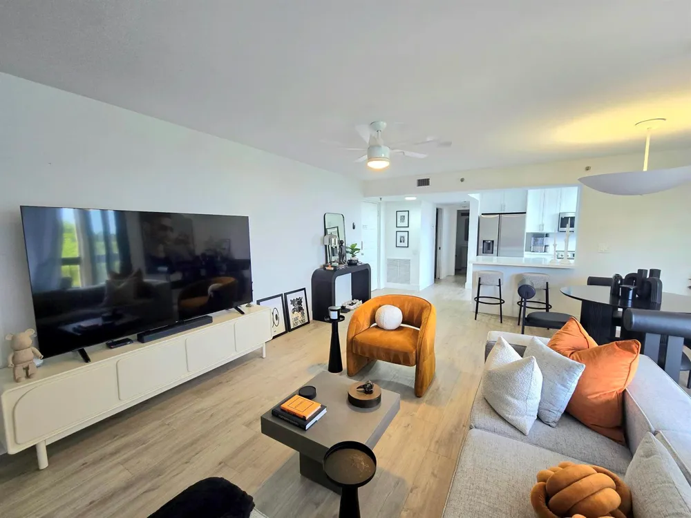 955 Egret Circle #501 Delray Beach, FL 33444