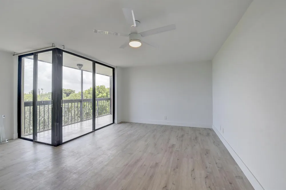 955 Egret Circle #501 Delray Beach, FL 33444