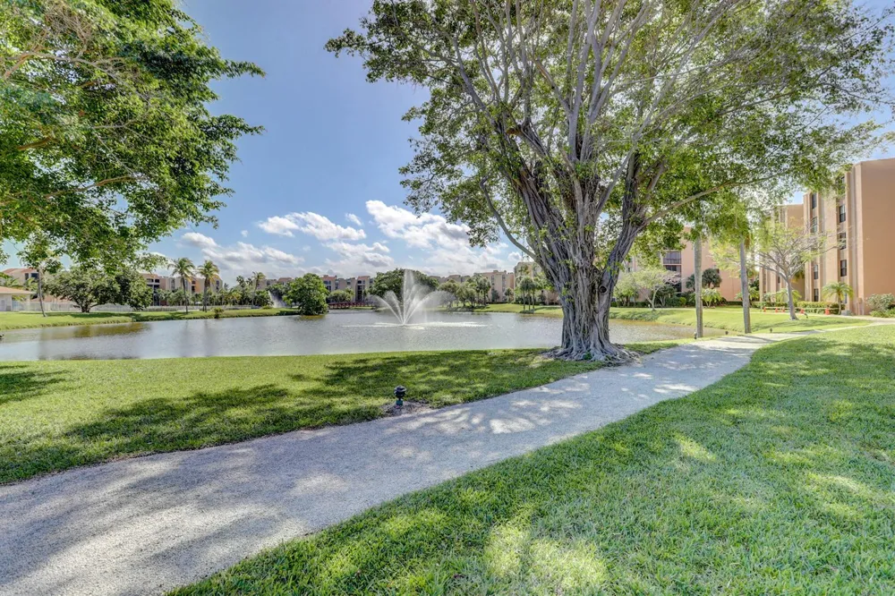 955 Egret Circle #501 Delray Beach, FL 33444