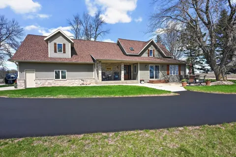 1608 E Lake Jessie Road SE