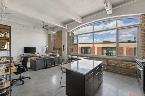 700 Washington Ave #606