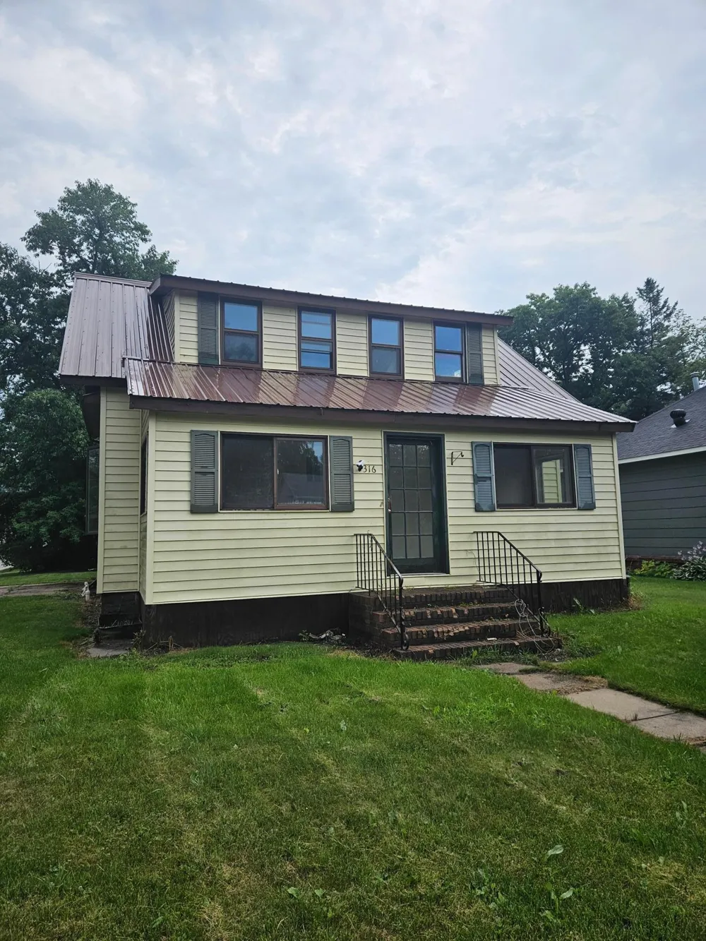 316 Roberts Avenue NE Warroad, MN 56763