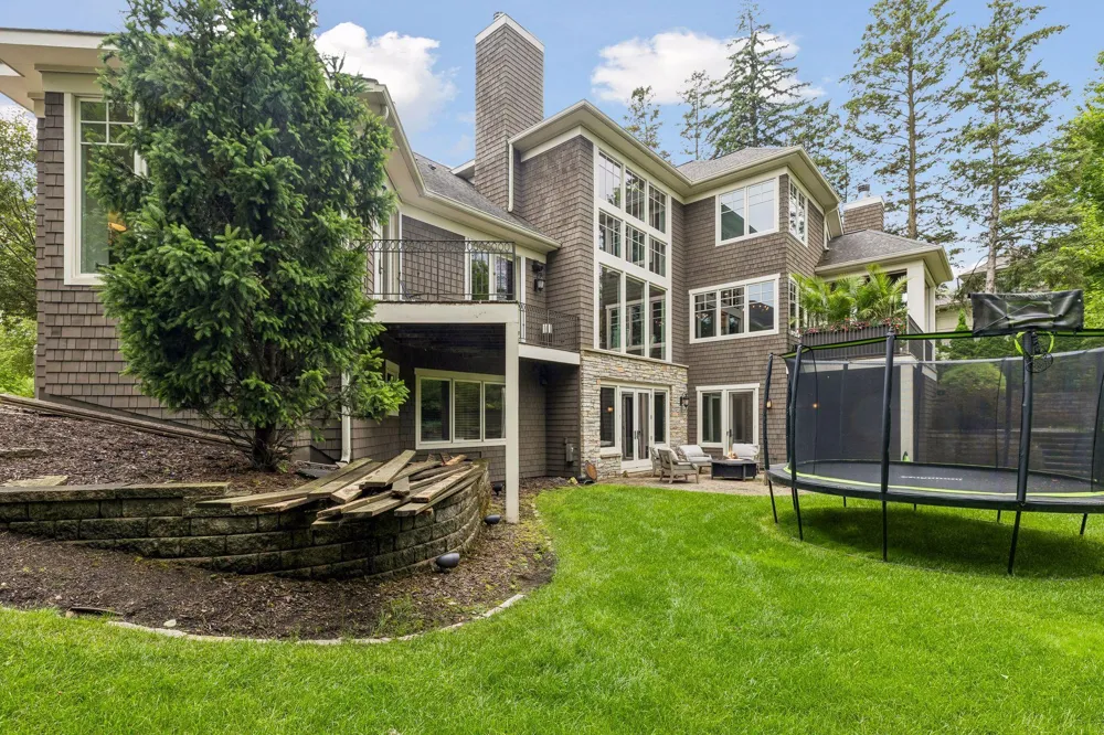 15700 Portico Drive Minnetonka, MN 55391