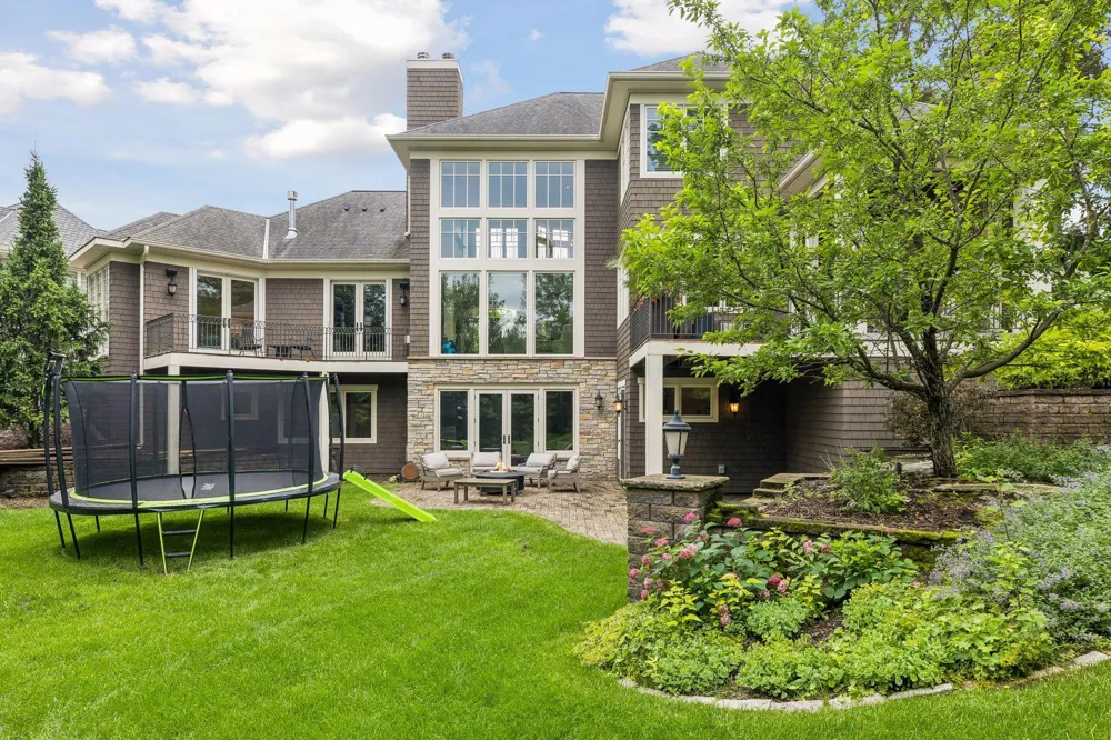 15700 Portico Drive Minnetonka, MN 55391