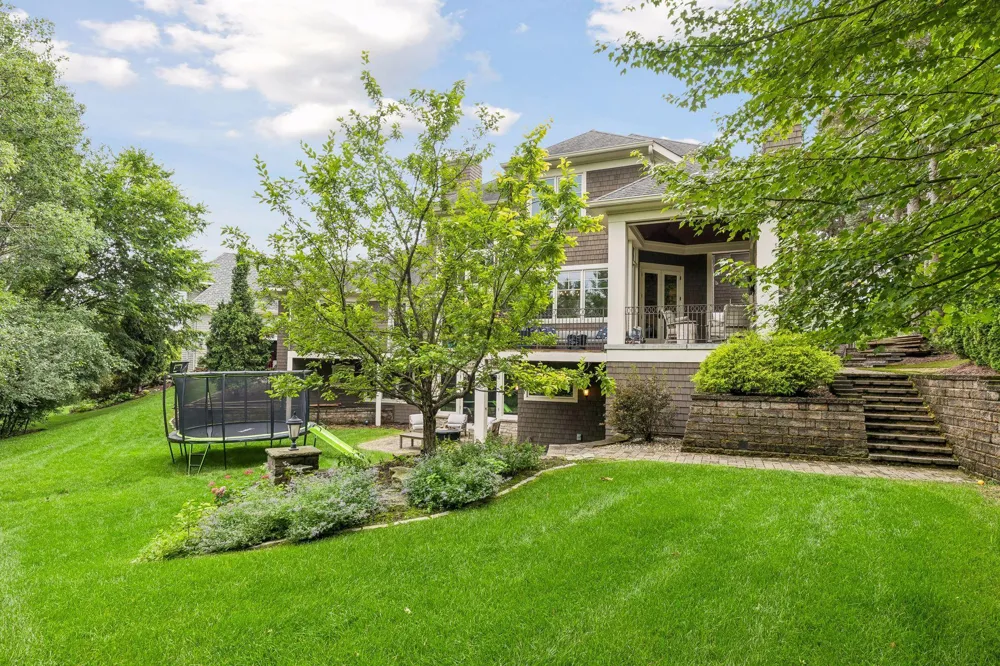 15700 Portico Drive Minnetonka, MN 55391