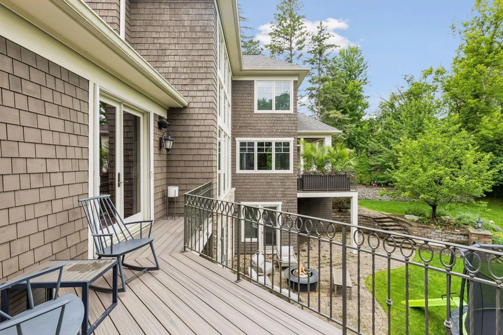 15700 Portico Drive Minnetonka, MN 55391